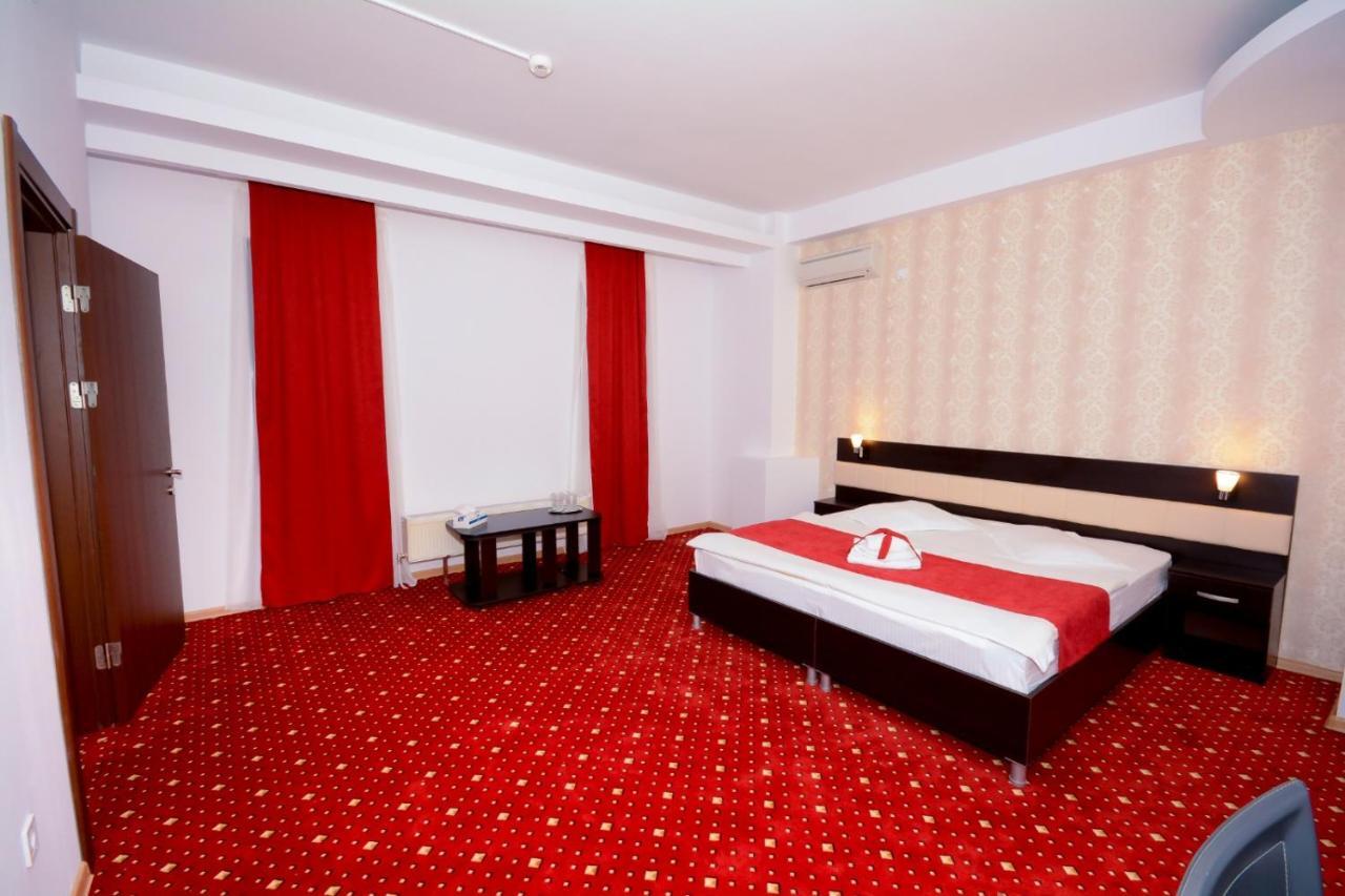 Hotel Magic - City Center Пітешть Екстер'єр фото