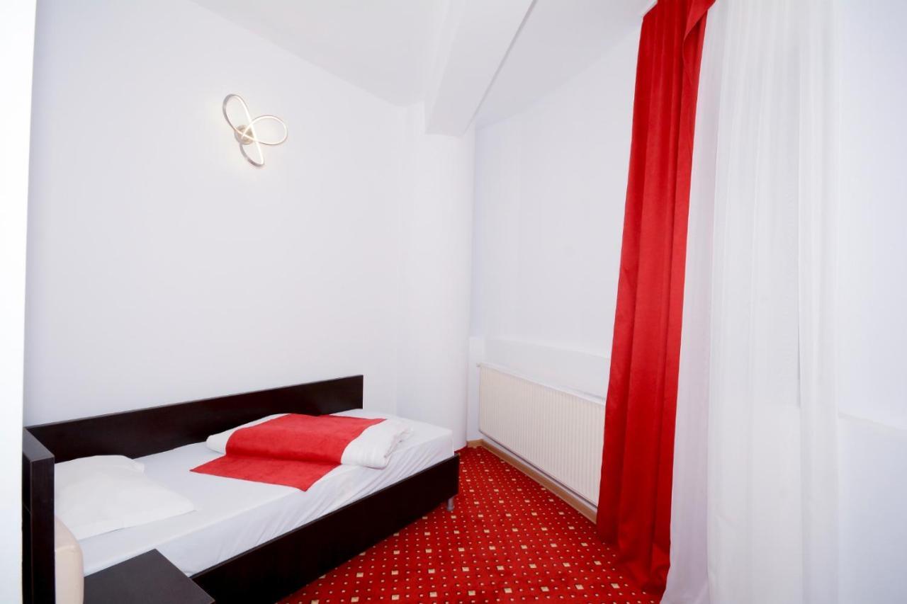 Hotel Magic - City Center Пітешть Екстер'єр фото