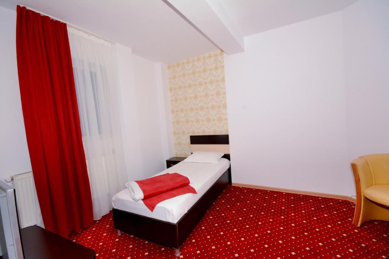 Hotel Magic - City Center Пітешть Екстер'єр фото