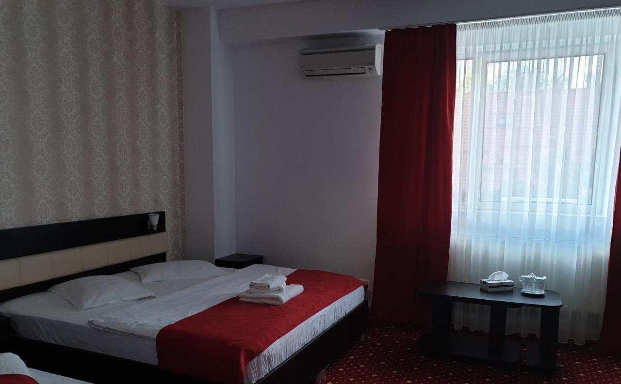 Hotel Magic - City Center Пітешть Екстер'єр фото