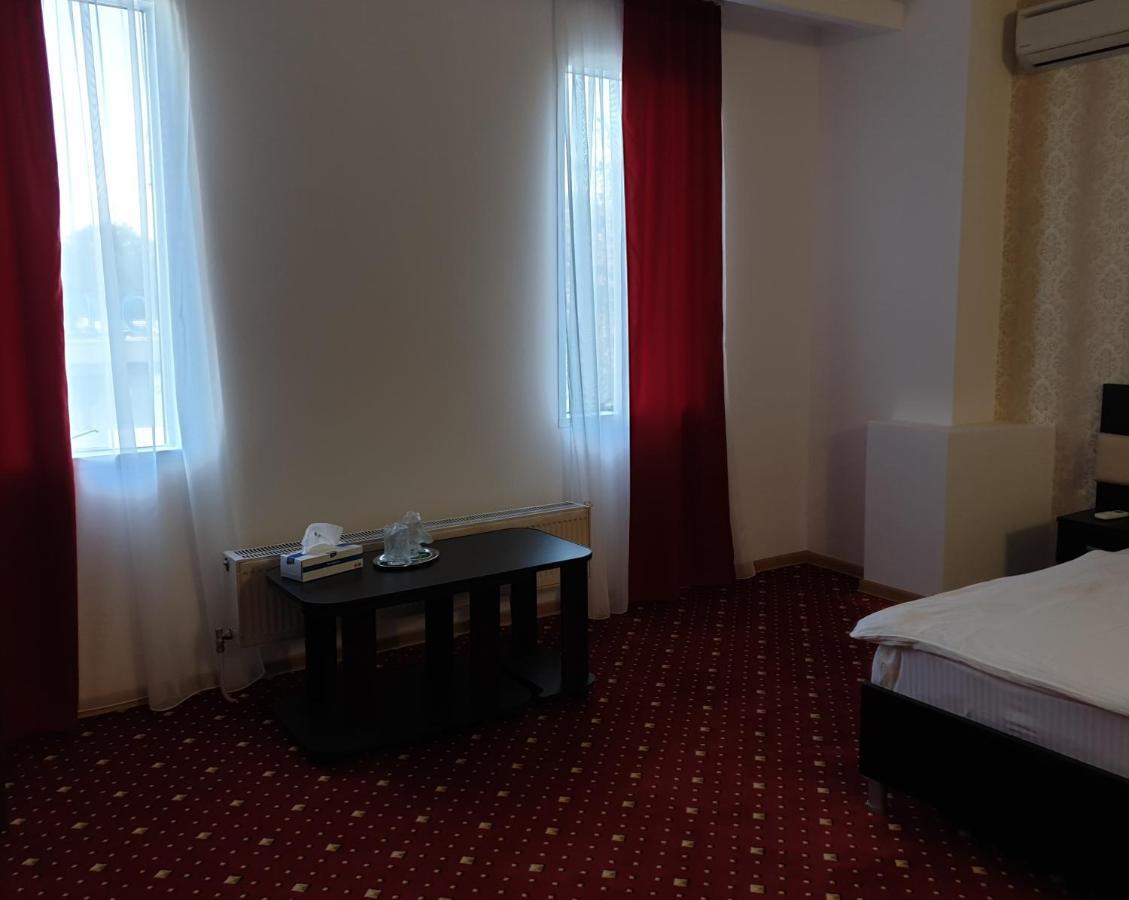 Hotel Magic - City Center Пітешть Екстер'єр фото