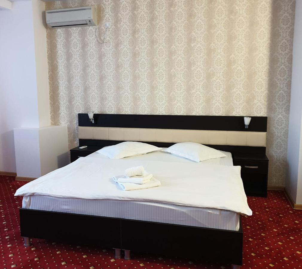 Hotel Magic - City Center Пітешть Екстер'єр фото