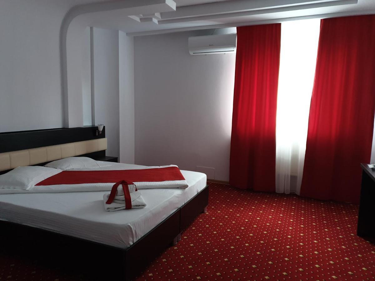 Hotel Magic - City Center Пітешть Екстер'єр фото